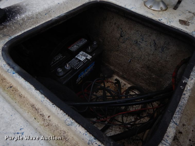 image for item DE5701 1999 Bluewave 22 Classic  boat