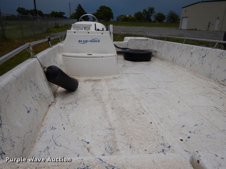 image for item DE5701 1999 Bluewave 22 Classic  boat