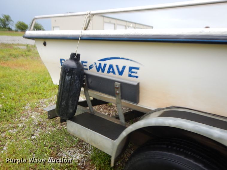 image for item DE5701 1999 Bluewave 22 Classic  boat
