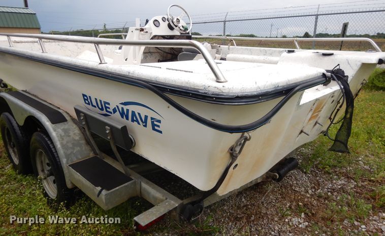 image for item DE5701 1999 Bluewave 22 Classic  boat