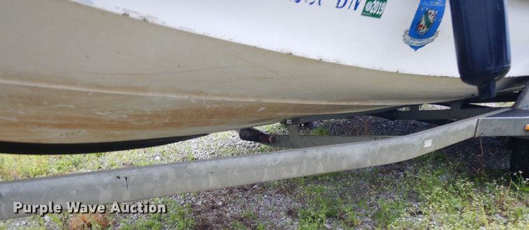 image for item DE5701 1999 Bluewave 22 Classic  boat