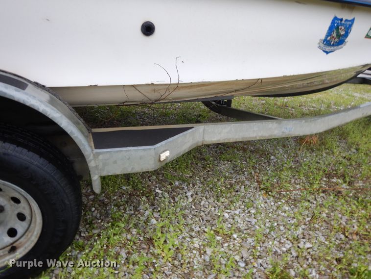 image for item DE5701 1999 Bluewave 22 Classic  boat