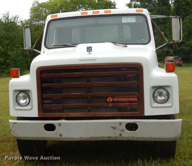 image for item DG6783 1987 International S1954/1900  dump flatbed truck