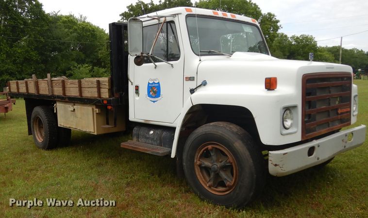 image for item DG6783 1987 International S1954/1900  dump flatbed truck