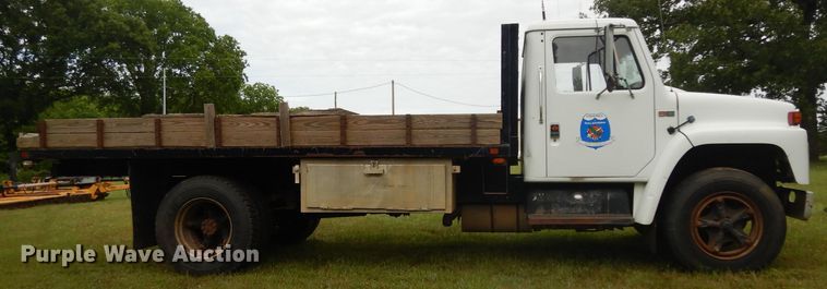 image for item DG6783 1987 International S1954/1900  dump flatbed truck