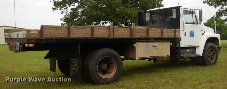 image for item DG6783 1987 International S1954/1900  dump flatbed truck