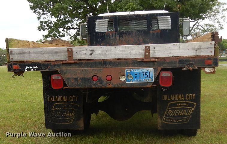 image for item DG6783 1987 International S1954/1900  dump flatbed truck