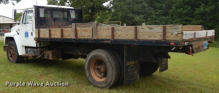 image for item DG6783 1987 International S1954/1900  dump flatbed truck