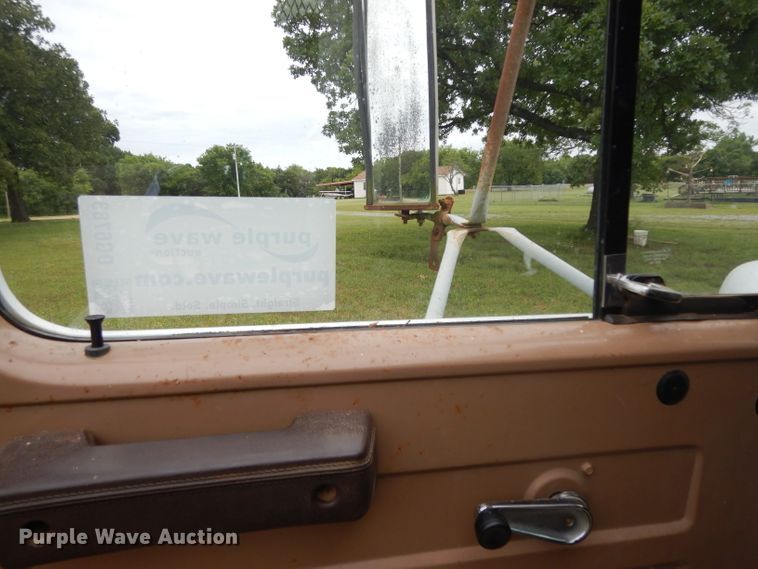 image for item DG6783 1987 International S1954/1900  dump flatbed truck