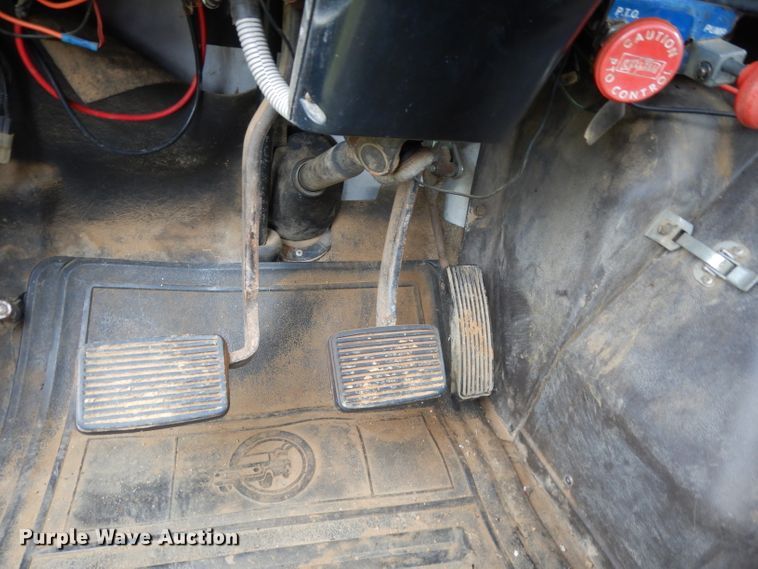 image for item DG6783 1987 International S1954/1900  dump flatbed truck