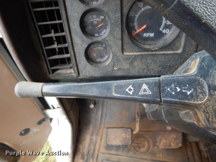 image for item DG6783 1987 International S1954/1900  dump flatbed truck