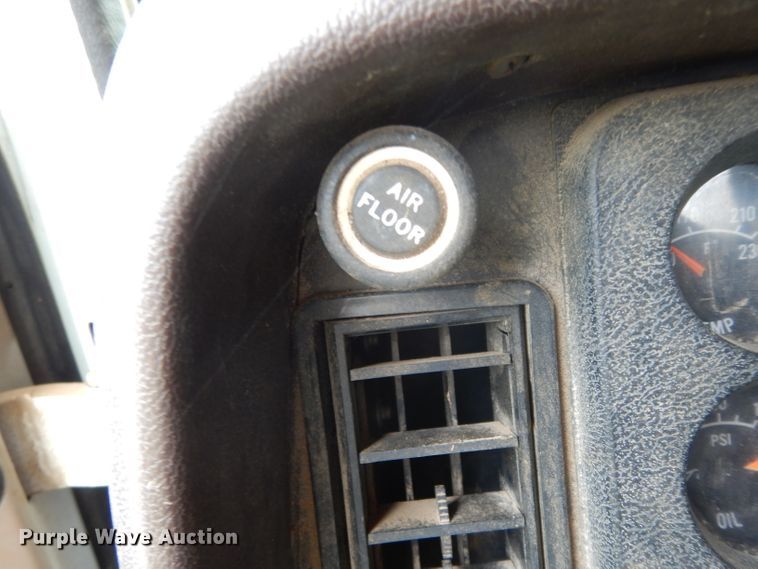 image for item DG6783 1987 International S1954/1900  dump flatbed truck