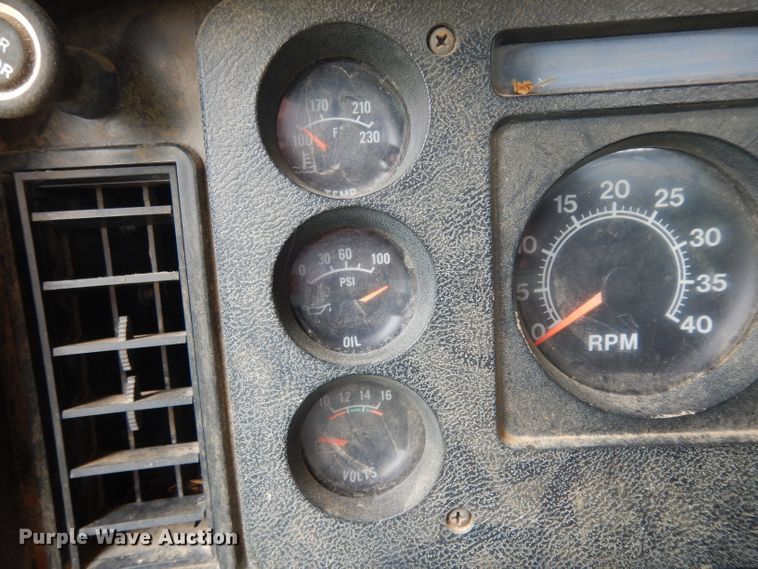 image for item DG6783 1987 International S1954/1900  dump flatbed truck