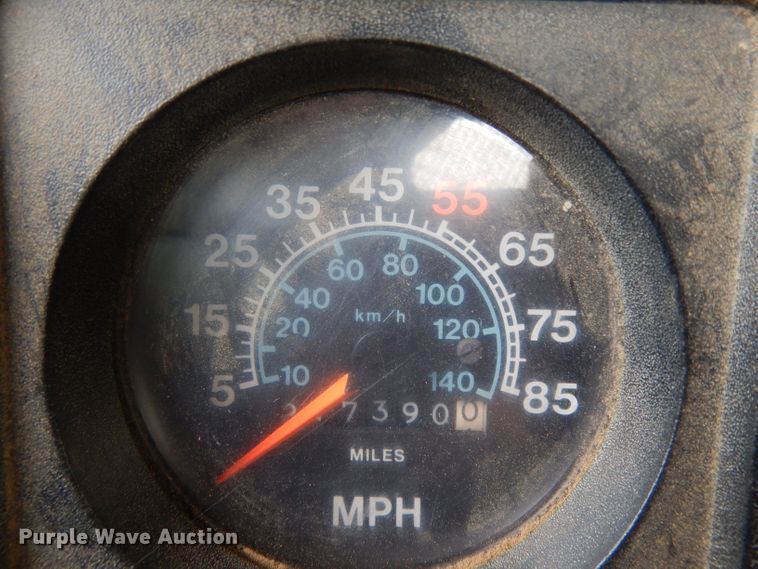 image for item DG6783 1987 International S1954/1900  dump flatbed truck