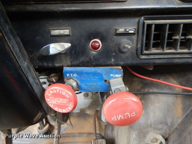 image for item DG6783 1987 International S1954/1900  dump flatbed truck