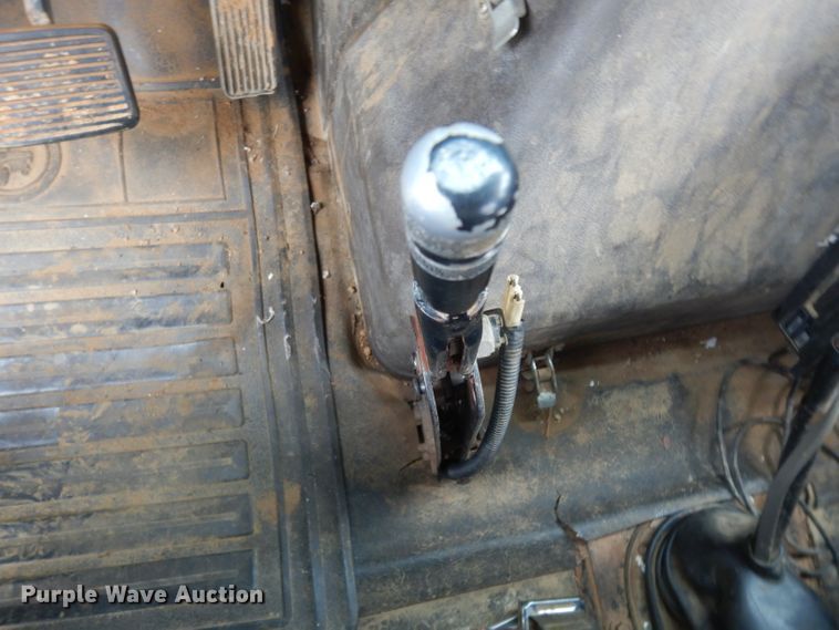 image for item DG6783 1987 International S1954/1900  dump flatbed truck