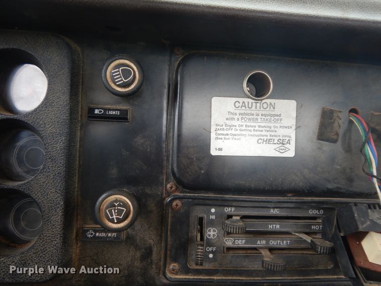 image for item DG6783 1987 International S1954/1900  dump flatbed truck