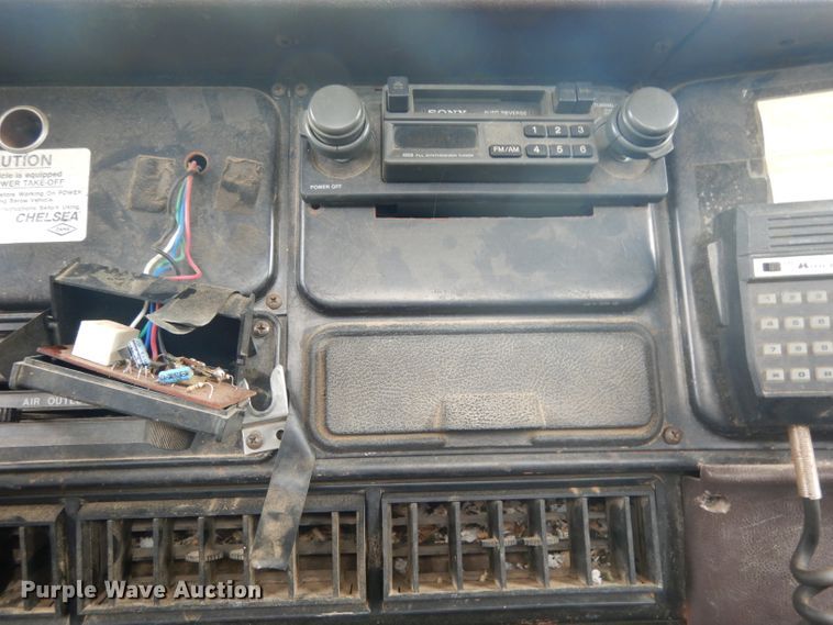 image for item DG6783 1987 International S1954/1900  dump flatbed truck