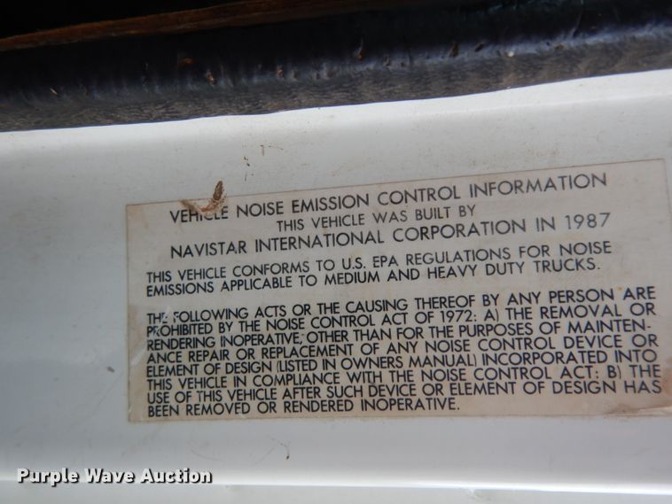 image for item DG6783 1987 International S1954/1900  dump flatbed truck