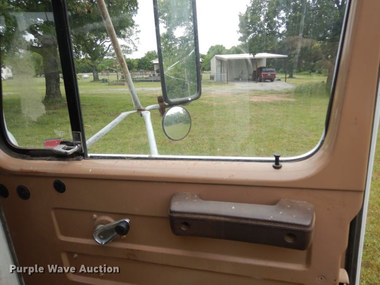 image for item DG6783 1987 International S1954/1900  dump flatbed truck