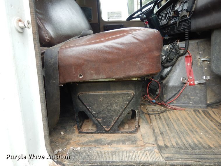 image for item DG6783 1987 International S1954/1900  dump flatbed truck