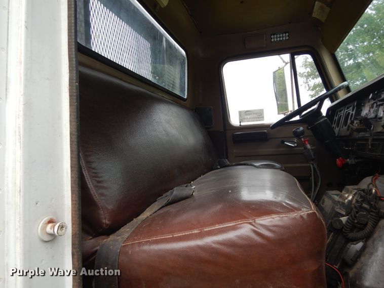 image for item DG6783 1987 International S1954/1900  dump flatbed truck