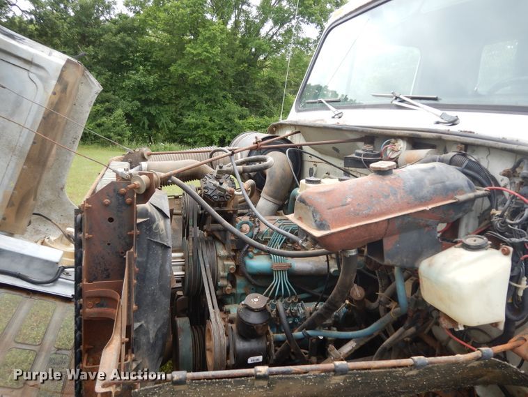 image for item DG6783 1987 International S1954/1900  dump flatbed truck