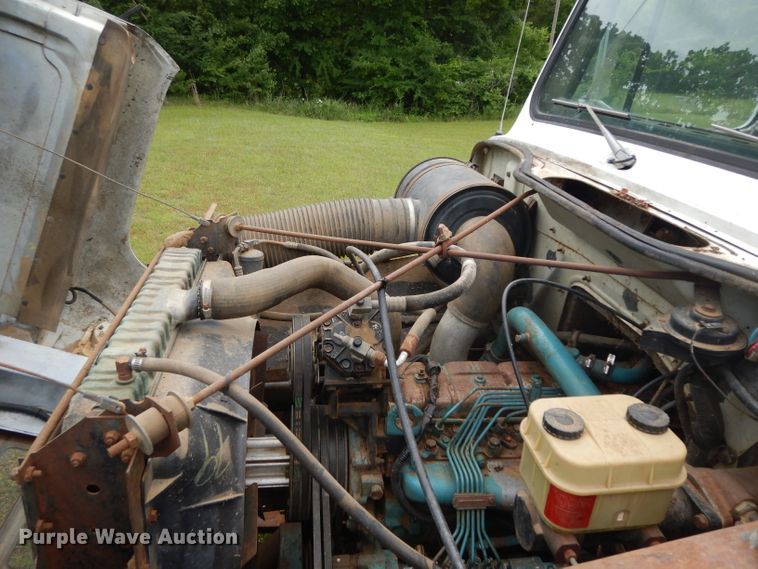 image for item DG6783 1987 International S1954/1900  dump flatbed truck