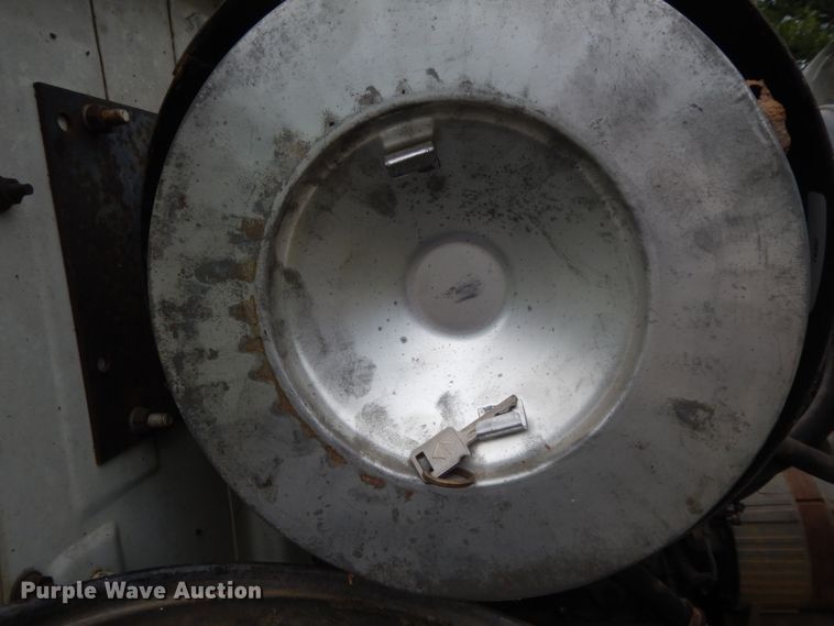 image for item DG6783 1987 International S1954/1900  dump flatbed truck