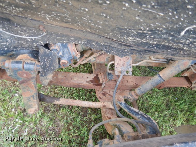 image for item DG6783 1987 International S1954/1900  dump flatbed truck