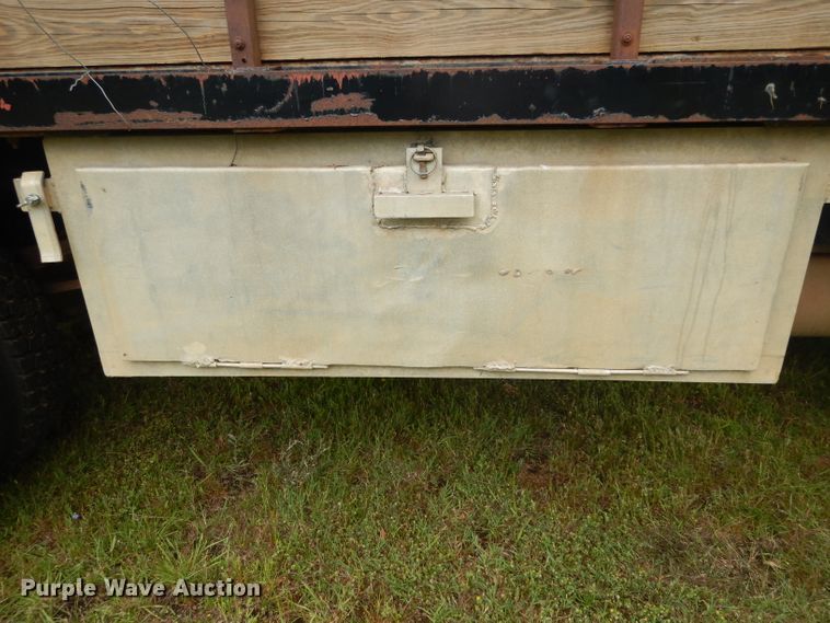 image for item DG6783 1987 International S1954/1900  dump flatbed truck