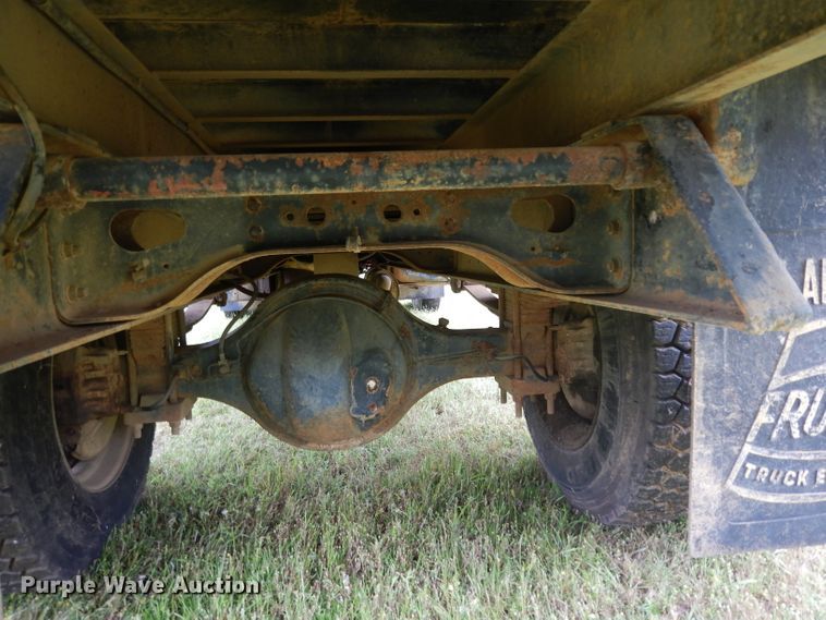 image for item DG6783 1987 International S1954/1900  dump flatbed truck