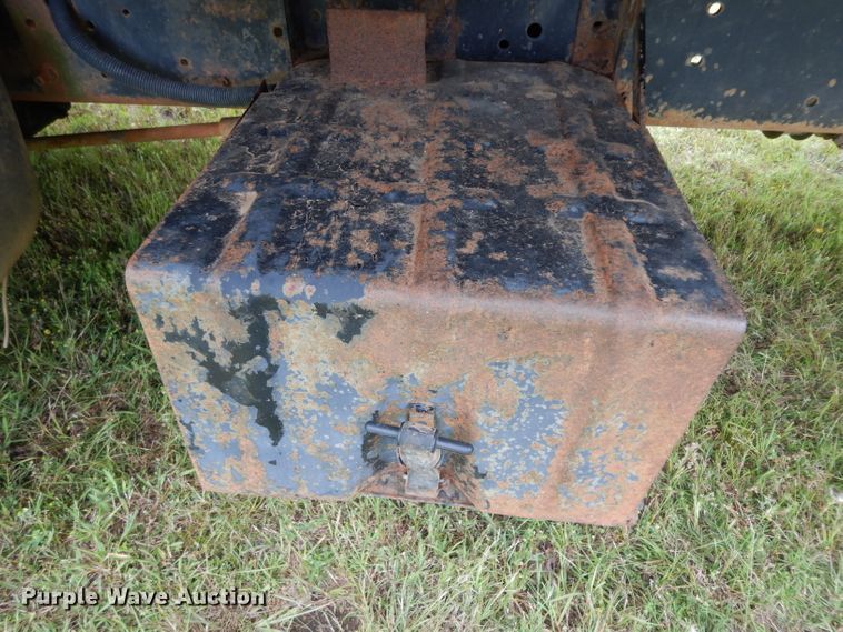 image for item DG6783 1987 International S1954/1900  dump flatbed truck