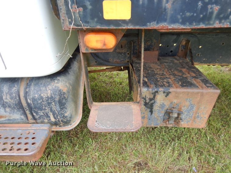 image for item DG6783 1987 International S1954/1900  dump flatbed truck