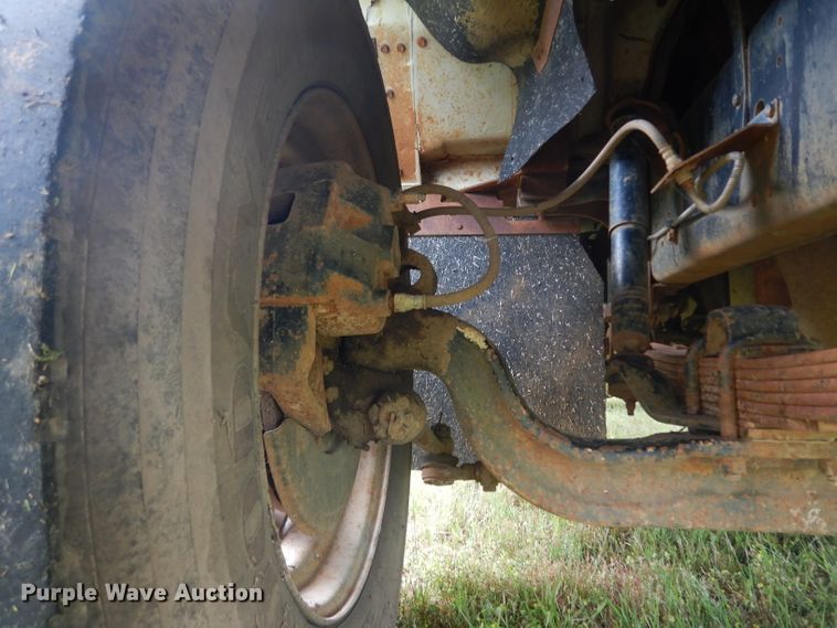 image for item DG6783 1987 International S1954/1900  dump flatbed truck