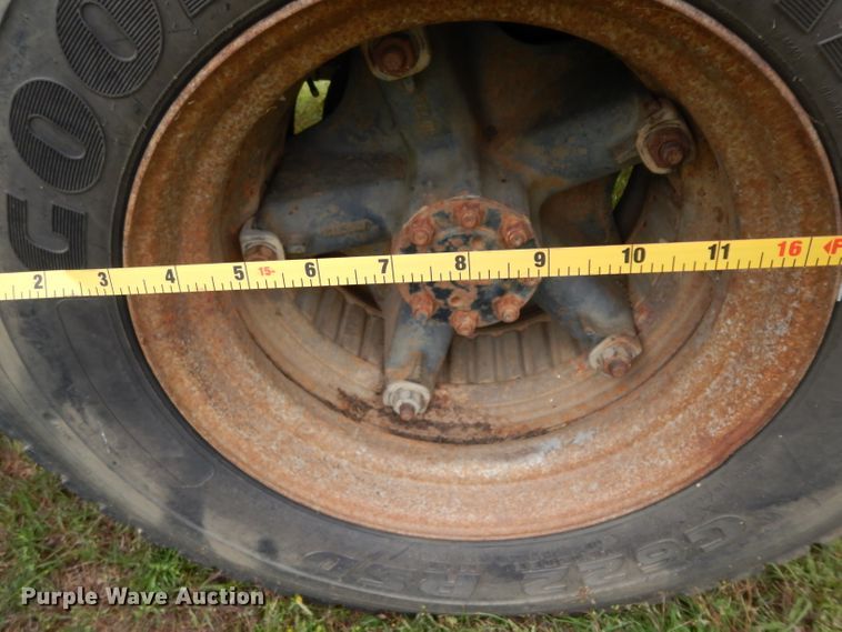 image for item DG6783 1987 International S1954/1900  dump flatbed truck