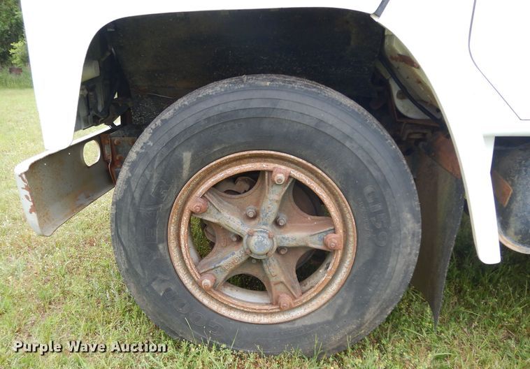 image for item DG6783 1987 International S1954/1900  dump flatbed truck