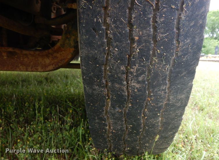 image for item DG6783 1987 International S1954/1900  dump flatbed truck