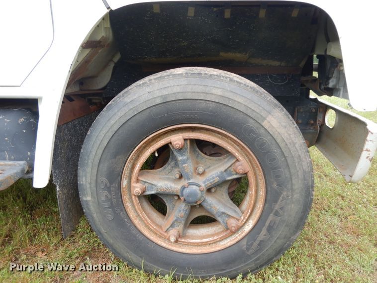 image for item DG6783 1987 International S1954/1900  dump flatbed truck