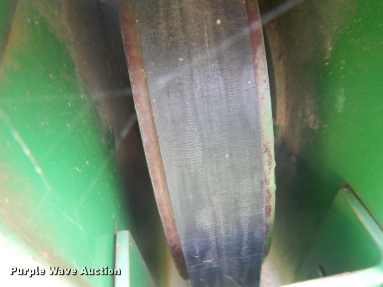 image for item DG6784 John Deere 390 flail mower