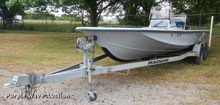 image for item GY9918 2005 Bluewave 220 Classic  boat
