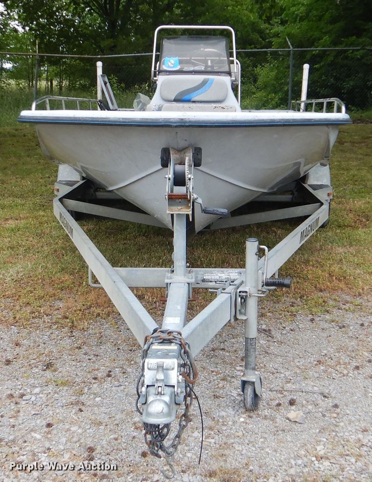 image for item GY9918 2005 Bluewave 220 Classic  boat