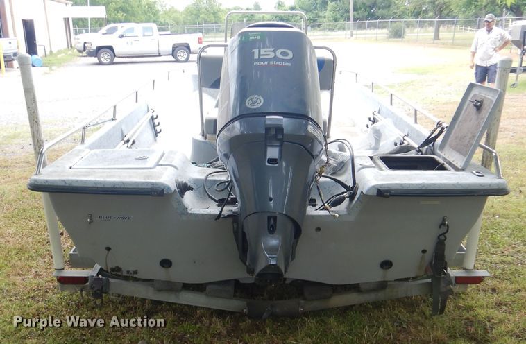 image for item GY9918 2005 Bluewave 220 Classic  boat