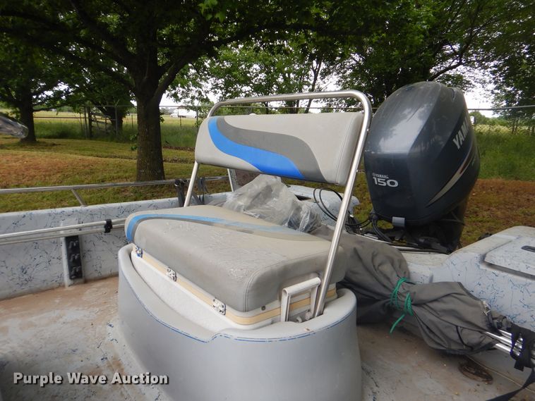 image for item GY9918 2005 Bluewave 220 Classic  boat