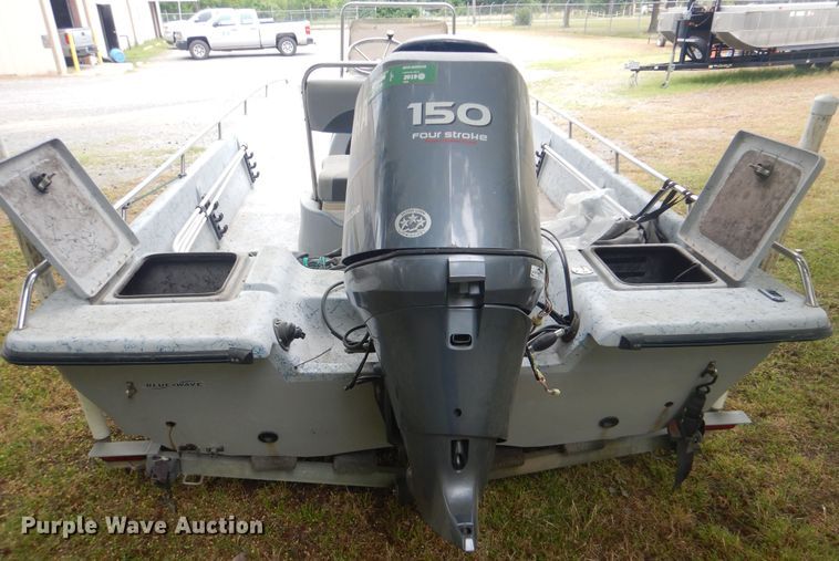 image for item GY9918 2005 Bluewave 220 Classic  boat