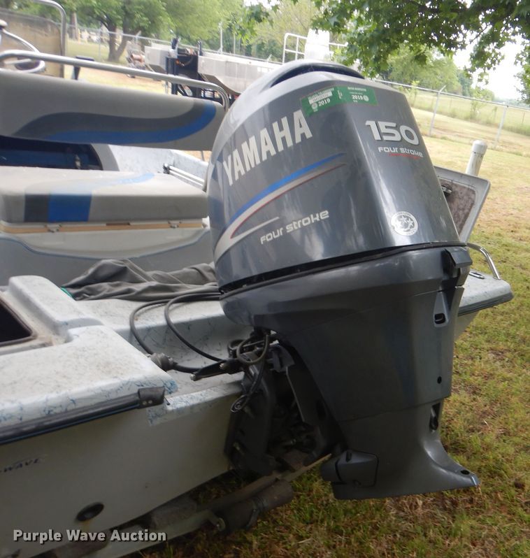 image for item GY9918 2005 Bluewave 220 Classic  boat