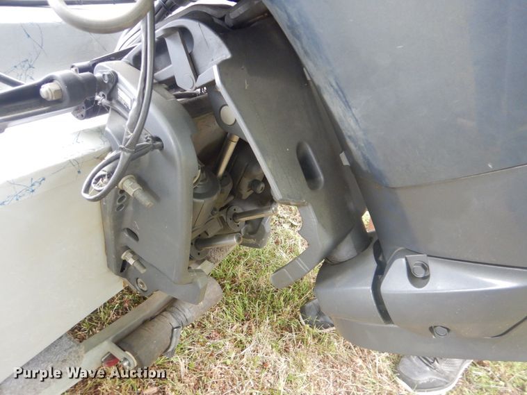 image for item GY9918 2005 Bluewave 220 Classic  boat