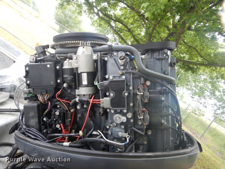 image for item GY9918 2005 Bluewave 220 Classic  boat