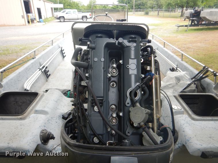 image for item GY9918 2005 Bluewave 220 Classic  boat