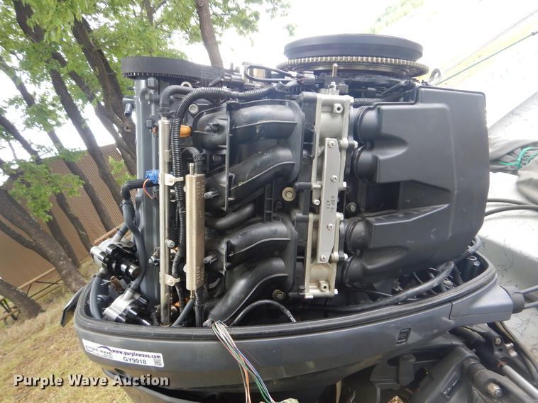 image for item GY9918 2005 Bluewave 220 Classic  boat